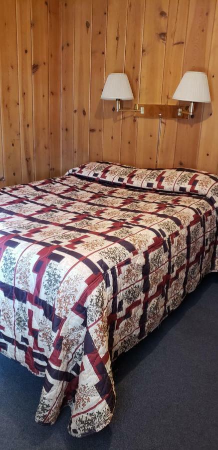 Caribou Lodge And Motel Soda Springs エクステリア 写真