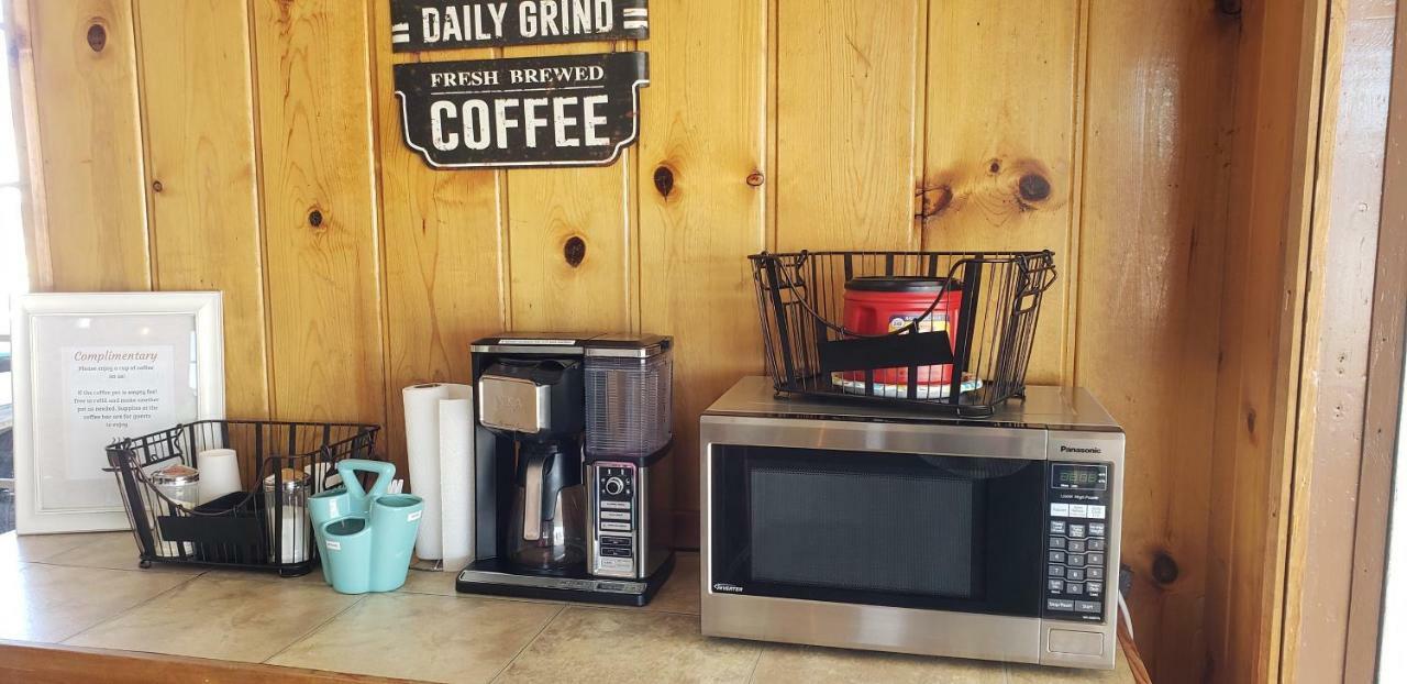 Caribou Lodge And Motel Soda Springs エクステリア 写真
