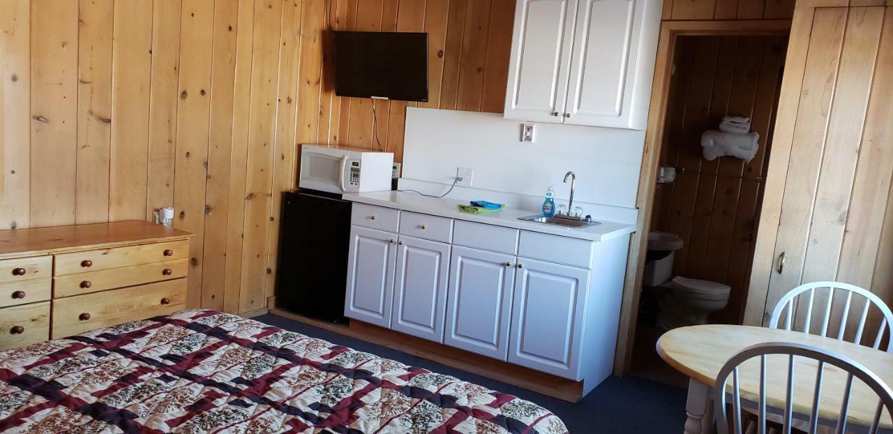 Caribou Lodge And Motel Soda Springs エクステリア 写真